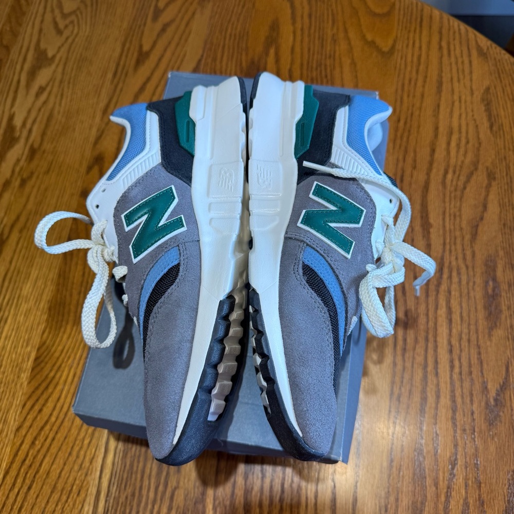 New Balance 997H Size 8.5D in Mens or 10 in womens - Picture 4 of 10